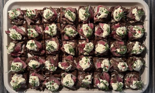 Grillitud veiseliha leivakesed remulaadkastmega